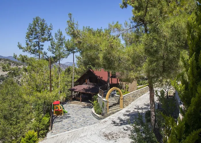 Ricky Near Troodos בקתה Spilia