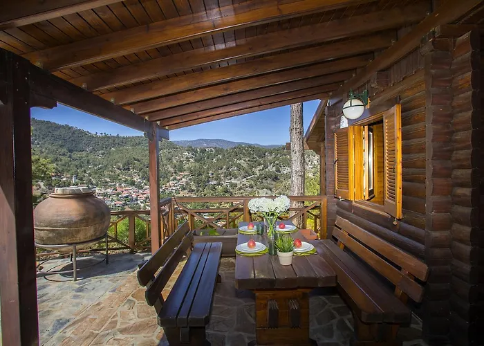 בקתה Ricky Near Troodos