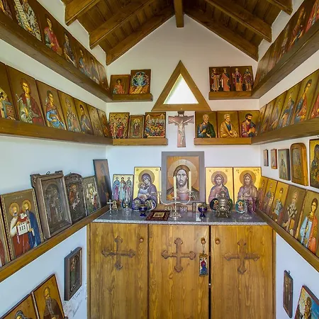 シャレー Ricky Near Troodos